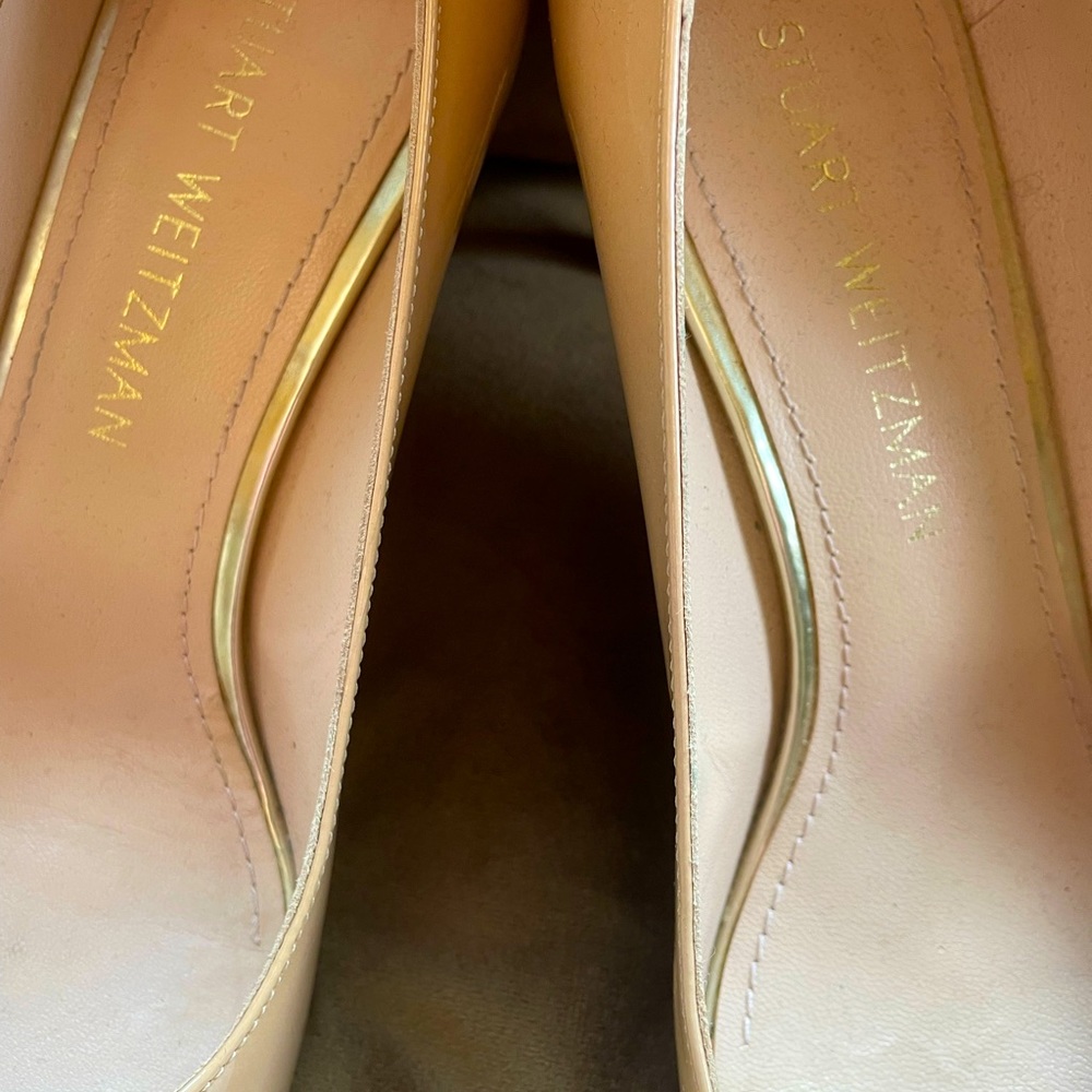 Stuart Weitzman elegant, beautiful, Beige Patent Leather pumps with sexy heel